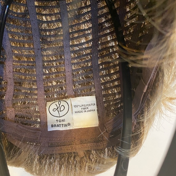 Toni Brattin Wig - Picture 5 of 5